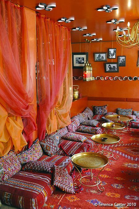 Riad marocain coussins de sols