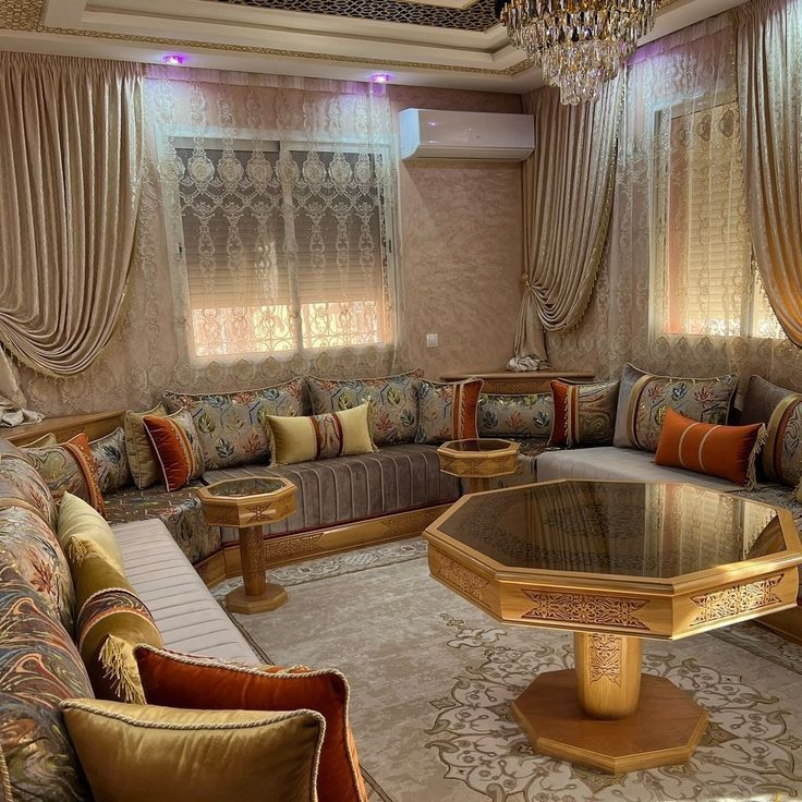 Sedari traditionnel marocain en U avec angles fromage et coussins décoratifs.